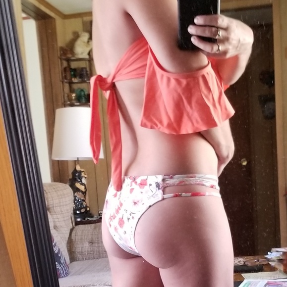 Sz L Super cute ruffle bikini - Picture 6 of 7